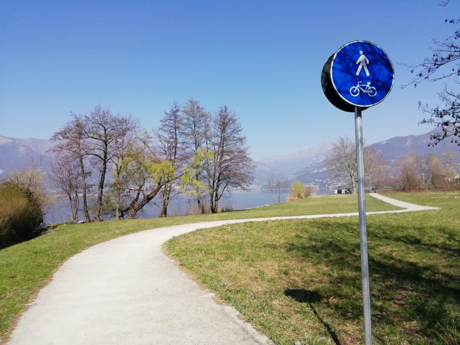 La Poesia Del Lago Oggiono Exteriör bild